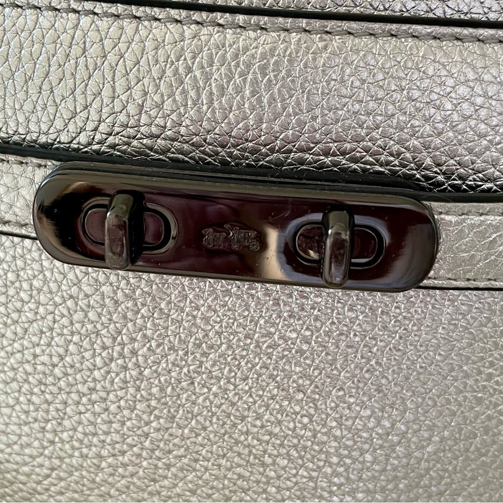 NWOT- Coach Swagger Crossbody Bag Pebbled Leather Dark Silver Gunmetal - Picture 4 of 10